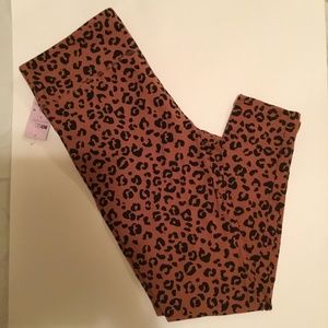 NWT Wild Fable Leggings - High waisted Size L. Animal Print, Full Length